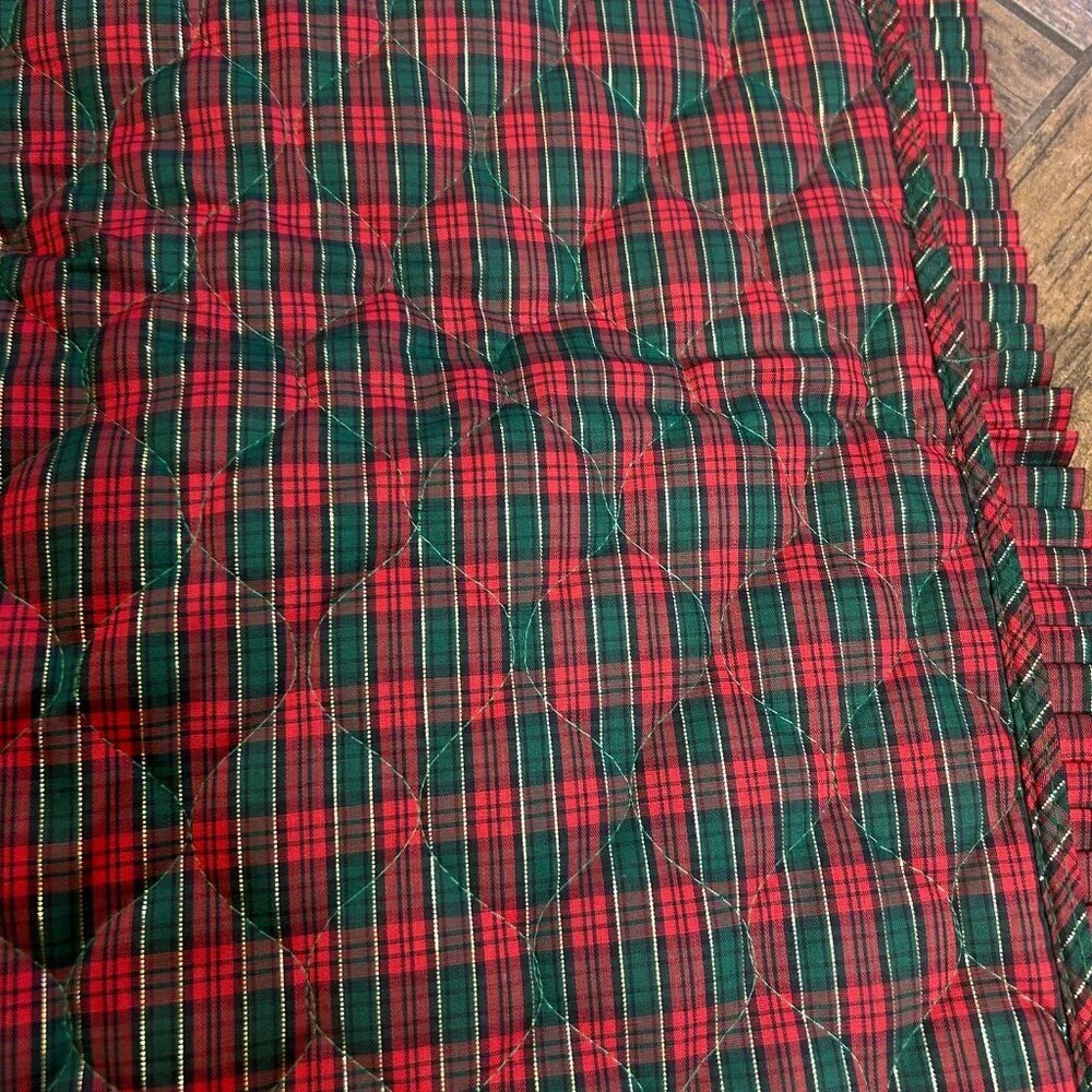 Table Runner Holiday Christmas Red Green Plaid Quilted Ruffled Edge